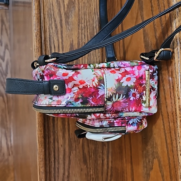 Betsey Johnson Dog and Daisies Backpack - Picture 5 of 10